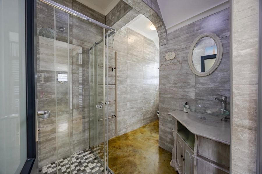 6 Bedroom Property for Sale in Flamingo Vlei Western Cape